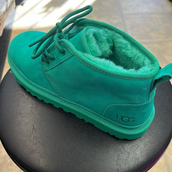 Women Ugg Boots - Picture 2 of 5